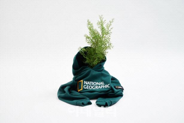 폐페트병으로 만든 후드티셔츠