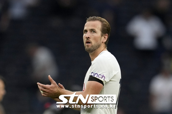 가짜 윙포워드 역할을 수행한 해리 케인. 사진｜뉴시스/AP