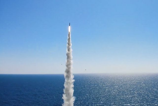 북한이 남한의 첫 잠수함발사탄도미사일(SLBM)의 시험 발사를 "부실한 무기"라며 평가절하했다.ⓒ국방부