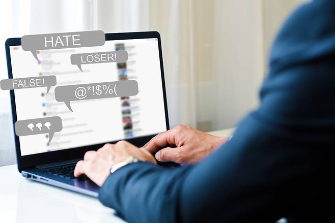 악성 댓글 관련 이미지. [123rf]