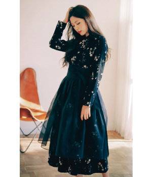 ‘실과바늘’의 인기 상품인 겨울용 달래 블랙 철릭 원피스. [사진 제공 · 실과바늘]