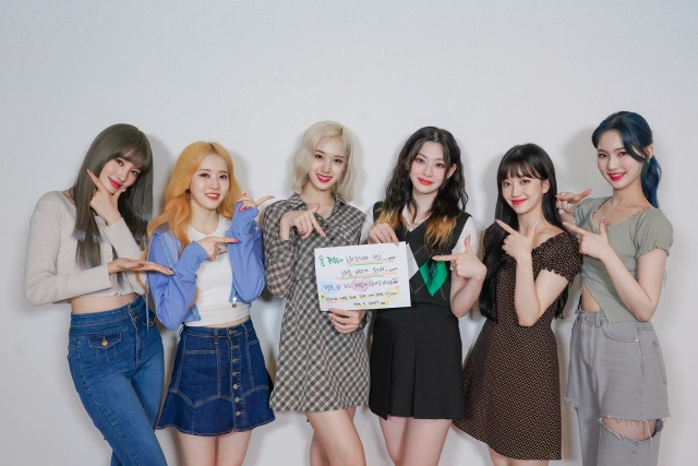 그룹 스테이씨가 추석을 맞아 스윗(스테이씨 팬덤 이름)에게 따뜻한 인사를 전했다. /하이업엔터테인먼트 제공