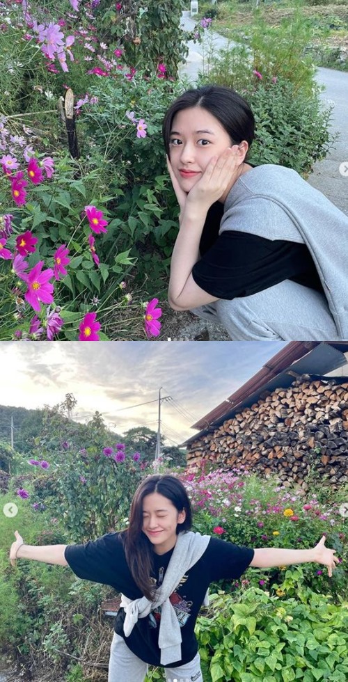 IZ*ONE native Ahn Yu-jin presented bright energyAhn Yu-jin posted an article and a photo on his instagram on the afternoon of the 20th, Have a pleasant Chuseok holiday.In the photo, he sat in a flower garden and boasted a pretty flower with a calyx pose.Even in comfortable clothes, Ahn Yu-jin has a bright charm with shining visuals.Another photo shows him with his eyes closed and his bright pose.Alongside her adorable charm, Ahn Yu-jin showed off her youthful energy.