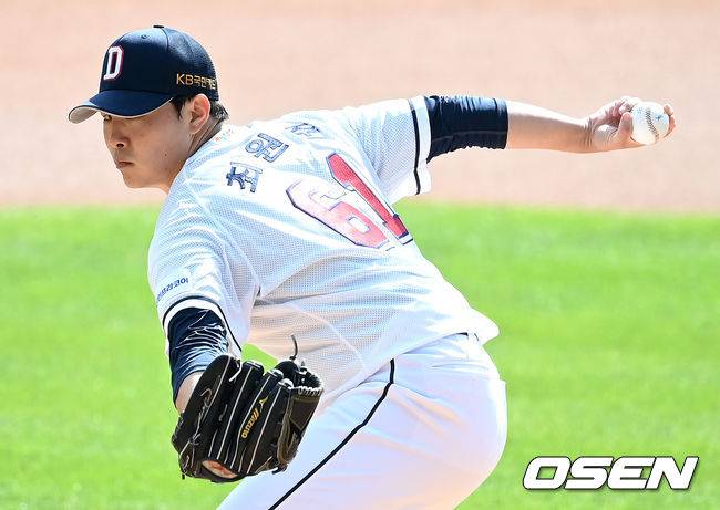 [OSEN=잠실, 최규한 기자]1회초 두산 선발 최원준이 힘차게 공을 뿌리고 있다. / dreamer@osen.co.kr