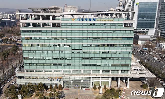 (대전=뉴스1) 김종서 기자 = 추석 연휴간 대전지역에서 살인, 강도, 치기 등 강력사건이 단 한건도 발생하지 않은 것으로 나타났다. 사진은 대전경찰청 전경 © News1 김기태 기자