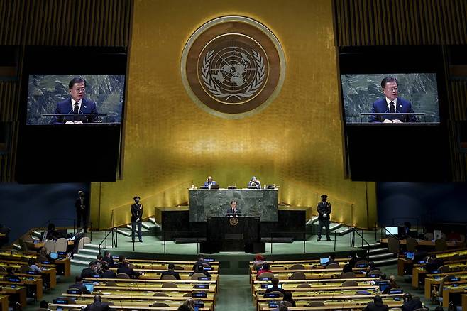 문재인 대통령이 21일(현지시각) 미국 뉴욕 유엔 총회장에서 기조연설을 하고 있다. 연합뉴스