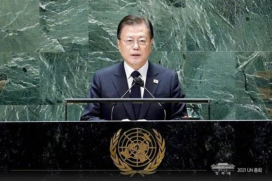 문재인 대통령이 21일(현지시각) 미국 뉴욕 유엔 총회장에서 기조연설을 하고 있다. 청와대 페이스북