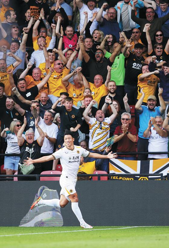 Hwang Hee-chan celebrates after scoring in his debut game for Wolverhampton Wanderers against Watford on Sept. 11. [REUTERS/YONHAP]