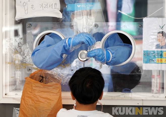 서울역 앞 중구임시선별진료소.&nbsp; &nbsp; 최은성 인턴기자