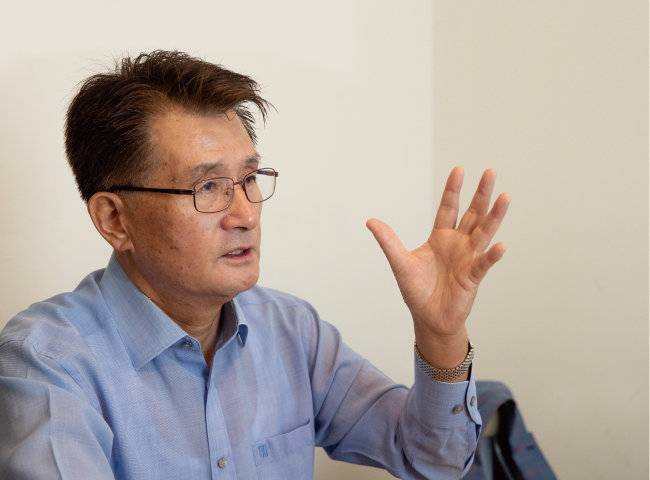 유종필 전 관악구청장이 9월 7일 서울 관악구의 한 카페에서 ‘신동아’와 인터뷰하고 있다. [지호영 기자]