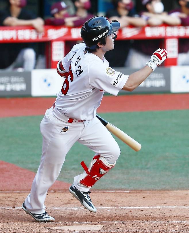 9회말 극적인 동점 홈런 친 SSG 김성현 [SSG 랜더스 제공. 재판매 및 DB 금지]