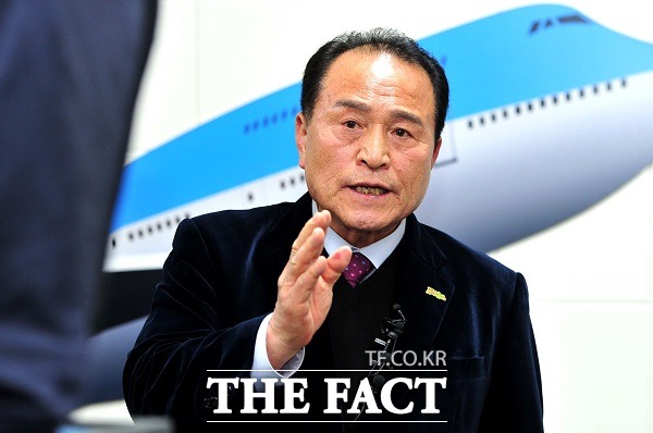 통합신공항 관련 입장을 밝히는 김영만 군위군수./군위=이민 기자