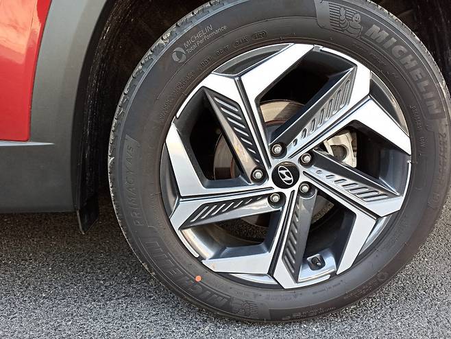 디 올 뉴 투싼 1.6 가솔린 터보 모델 19인치 알로이 휠