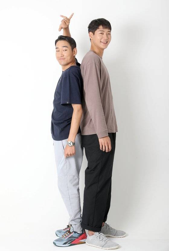 열세 살 차이인 맏형 김정환과 막내 오상욱은 끈끈한 조직력을 발휘해 금메달을 합작했다. 정시종 기자