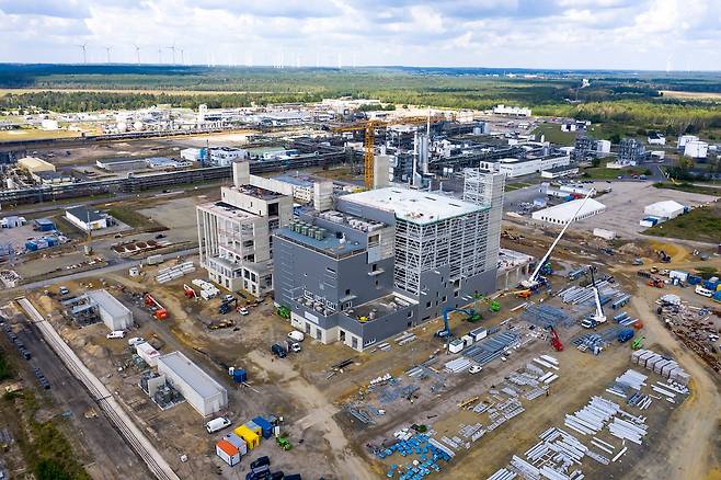 2022년 가동 예정인 바스프의 독일 슈바르츠하이데 양극활물질 공장 건설 현장. [바스프 제공]