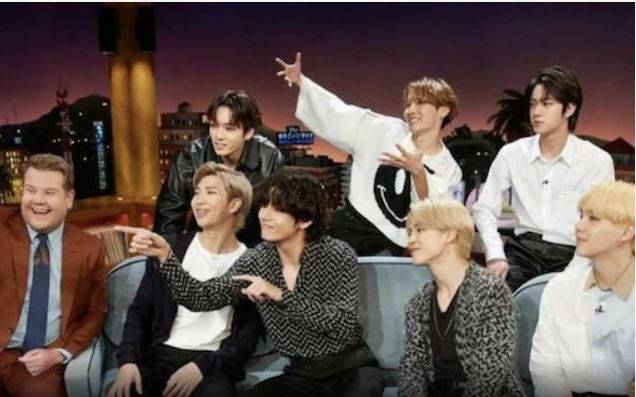 제임스 코든(왼쪽)과 방탄소년단. 출처:트위터