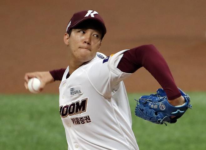 키움 안우진이 23일 오후 서울 구로구 고척스카이돔에서 열린 NC전에서 선발 등판해 역투하고 있다. 연합뉴스