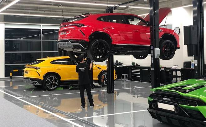 람보르기니 서울 서비스센터 워크샵 내부