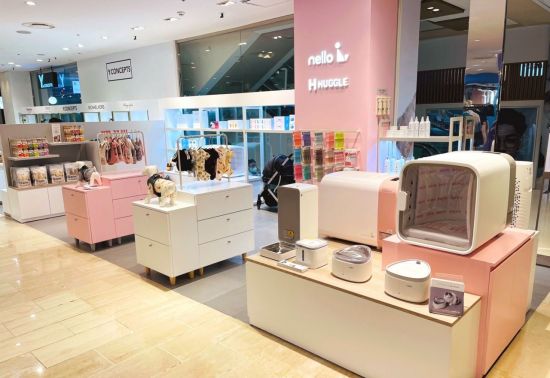 쿠쿠전자의 반려동물 전문 브랜드 '넬로'는 라이프스타일 펫 플랫폼 '허글'과 함께 현대백화점 미아점에 첫 오프라인 매장을 오픈했다고 밝혔다. [사진제공 = 쿠쿠]
