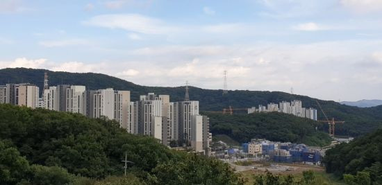 아파트와 도로, 공원 등 기반시설 공사가 한창인 경기 성남시 판교 대장지구 전경. (사진=류태민 기자)