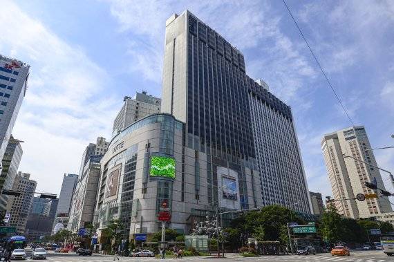 서울 소공동 롯데백화점과 롯데호텔 전경. 뉴스1.