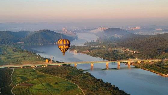 현재 국내에서 열기구 체험을 할 수 있는 곳은 부여가 유일하다. [사진 부여하늘날기]