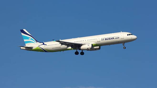 에어부산이 105.4%의 청약률로 유상증자를 마무리한 가운데 제주항공과 에어부산도 오는 10월과 11월에 유상증자를 앞두고 있다. <에어부산 제공>