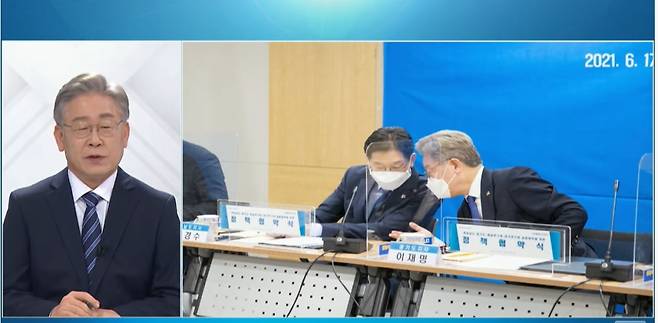 이재명 경기도지사가 24일 부울경 TV토론에 출연해 김경수 전 경남도지사와 대화를 나누는 사진을 공개하고 있다/사진=부산KBS