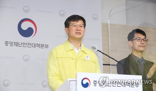 중대본 정례 브리핑 중인 이기일 중대본 제1통제관 [연합뉴스 자료사진]