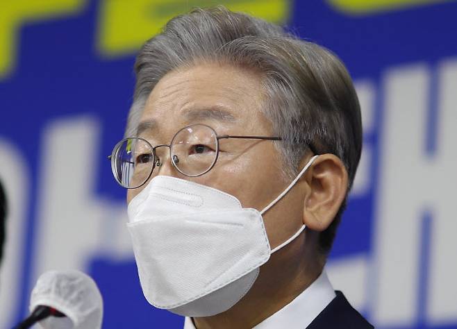 더불어민주당 이재명 대선 경선 후보가 24일 오후 경남 창원시 의창구 경남도의회 대회의실에서 열린 ‘부울경(부산·울산·경남) 공약 발표’에서 발언하고 있다. (사진= 연합뉴스)