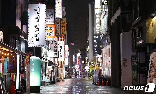 6일 서울 종로구 종로3가 거리가 한산한 모습을 보이고 있다. 2021.9.6/뉴스1 © News1 송원영 기자