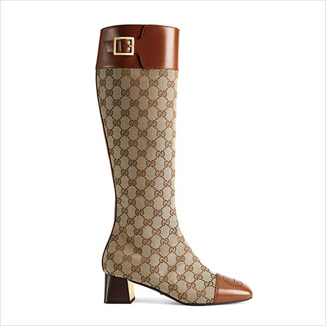 GG 모노그램 패턴의 미들 힐 부츠는 2백12만원, Gucci.