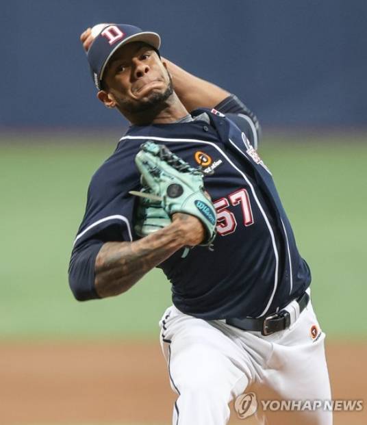 두산의 미란다는 개인최다탈삼진(13개)에도 불구하고 6이닝 3실점으로 패전을 안았다[자료사진]