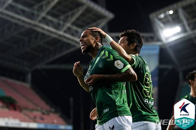 [서울=뉴시스] 전북 구스타보 추가골. (사진=프로축구연맹 제공)