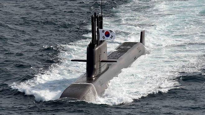 한국 해군 잠수함 도산안창호함이 성능검증을 위해 이동하고 있다. 세계일보 자료사진