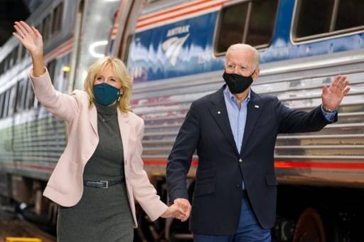 지난해 미선&nbsp;후보 시절&nbsp;암트랙 철도를&nbsp;타고 다니며 선거운동을 하던 조 바이든 현 대통령 부부 모습. SNS 캡처