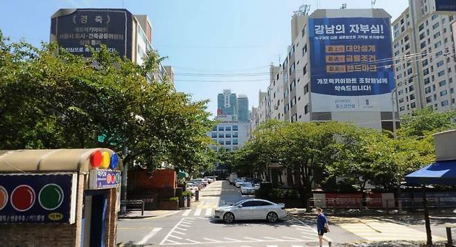 소규모 재건축을 추진 중인 서울 강남구 도곡동 개포럭키아파트 전경 / 다음 로드뷰