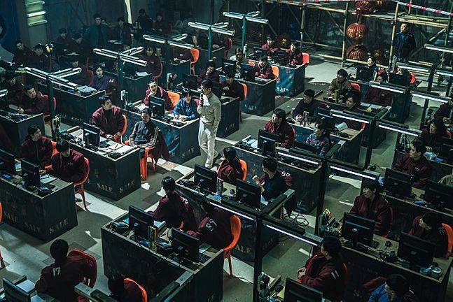 클로즈업이 되든 풀샷이 되든 언제나 완벽해야 하는 캐릭터, 이를 현실로 만드는 배우라는 숙명 ⓒ