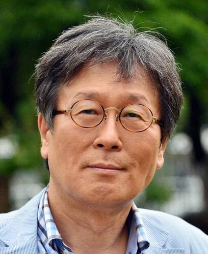 제8회 풀꽃문학상 풀꽃상 수상한 이은봉 시인. <풀꽃문학상운영위원회 제공>