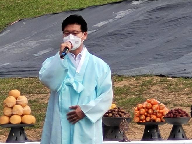 축사하는 김정섭 공주시장.