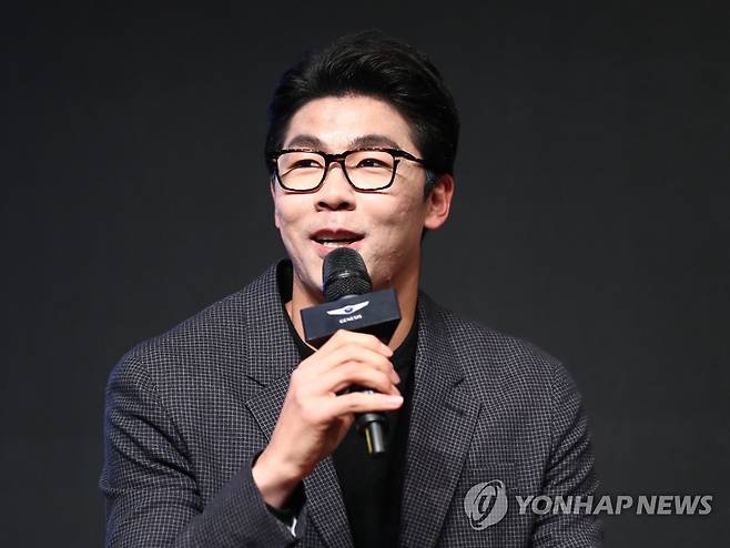 답변하는 정현 (서울=연합뉴스) 김도훈 기자 = 29일 오전 서울 중구 신라호텔 영빈관에서 열린 '제네시스와 함께 하는 정현 선수와의 만남 2019'에서 정현이 취재진 질문에 답하고 있다. 2019.11.29 superdoo82@yna.co.kr