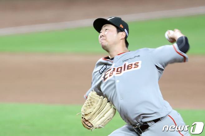 역투하는 한화 이글스의 김범수. 뉴스1 © News1 정다움 기자