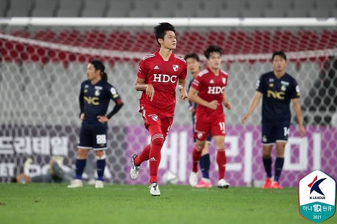 안병준이 27일 열린 K리그2 31라운드 서울 이랜드전에서 후반 39분 결승골을 터뜨리며 부산 아이파크의 2-1 승리를 이끌었다.(한국프로축구연맹 제공) © 뉴스1
