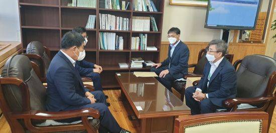 산림청 방문 산림휴양분야 사업 재정지원 건의 [이미지출처=거창군]