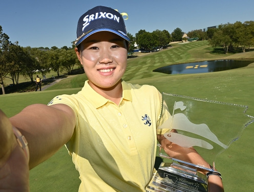 2021년 미국여자프로골프(LPGA) 투어 월마트 NW 아칸소 챔피언십 최종라운드에서 지은희 프로와 대결 끝에 우승을 차지한 하타오카 나사. 사진제공=Getty Image_LPGA