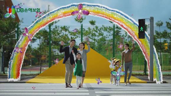 옐로카펫을 소재로 한 DB손해보험 TV광고의 한장면. [사진=DB손해보험]