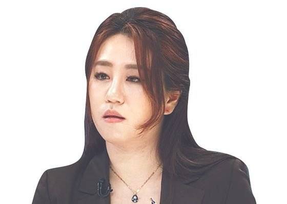 고발 사주 의혹 제보자 조성은씨가 지난 10일 JTBC 뉴스룸에 출연해 인터뷰를 하고 있다. 중앙포토