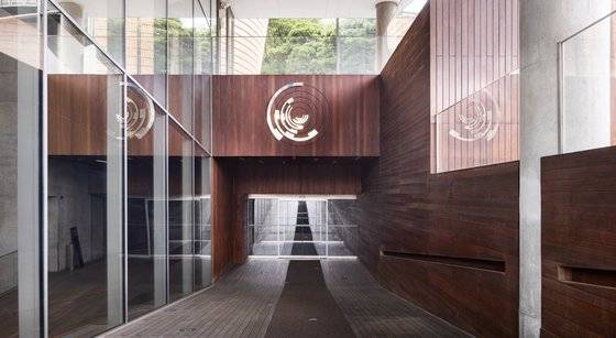 서울 삼성미술관 리움 입구. 전면에 이번에 새로 리뉴얼한 미술관 로고가 보인다. [사진 리움미술관]