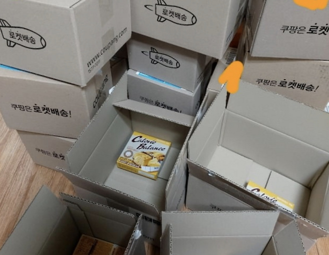 상품 24개를 주문했더니 상자 24개에 포장돼 왔다는 사연이 전해졌다 / 사진 = 온라인 커뮤니티 캡처