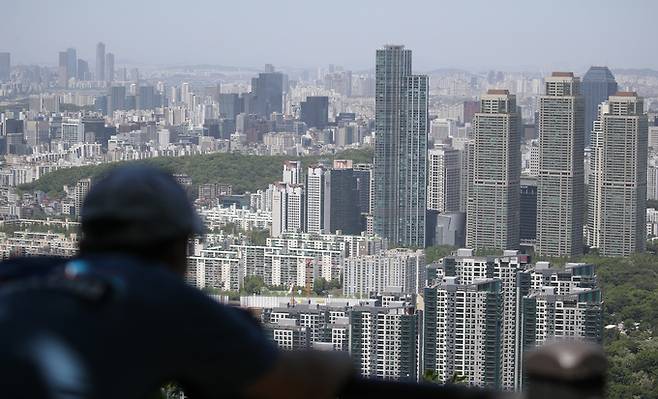 서울 강남구 대모산 전망대에서 바라본 아파트 단지의 모습. 연합뉴스